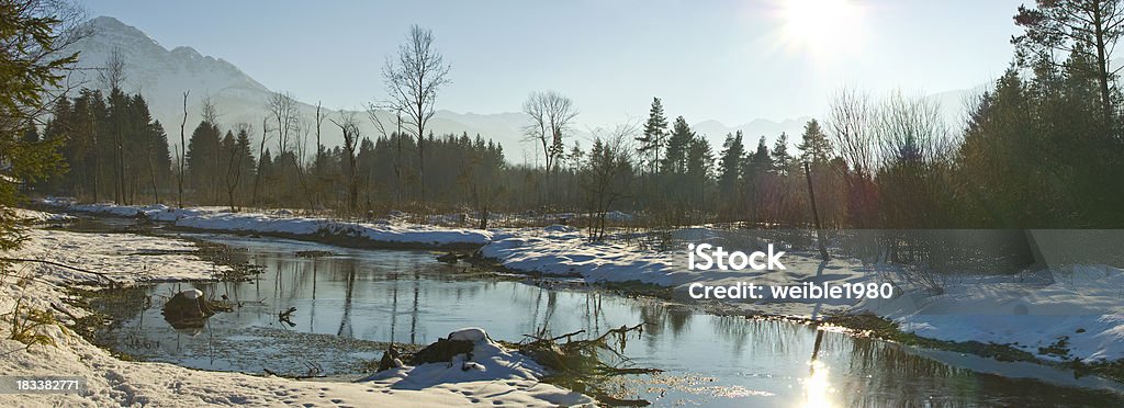 XXL зимний пейзаж Panorama с выражением деревьев и солнце - Стоковые фото Австрия роялти-фри