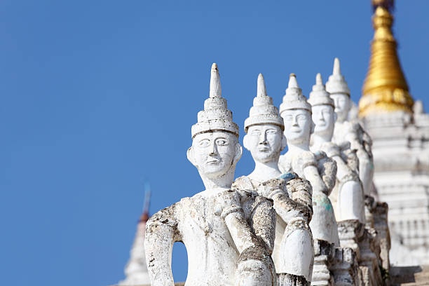 istock guard statues of a buddhist temple 183382784