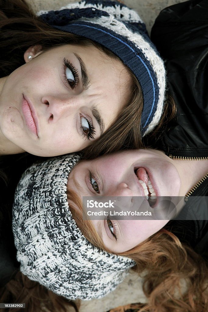 Adolescentes Meninas fazendo engraçado rostos - Foto de stock de 14-15 Anos royalty-free