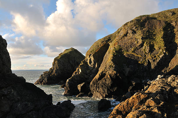 Mullion Cove cliffs. "Mullion Cove cliffs on the Lizard peninsular, Cronwall, England, UK." mullion cove stock pictures, royalty-free photos & images