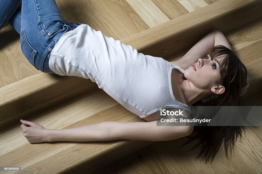 Deitado na escadas - Foto de stock de Abaixo do peso royalty-free