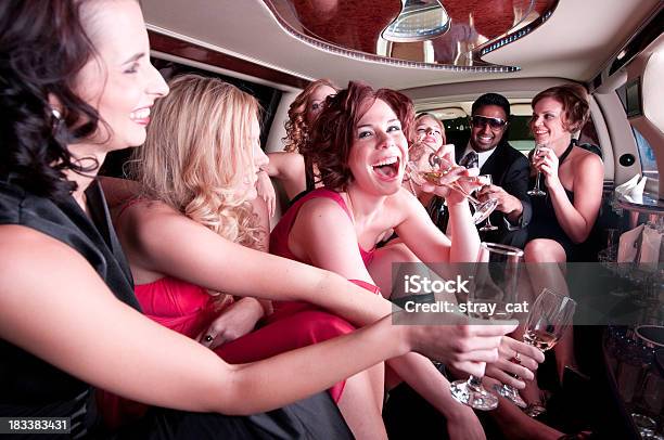 Limousineparty Stockfoto und mehr Bilder von Limousine - Luxuswagen - Limousine - Luxuswagen, Party, Auto