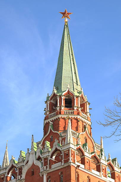 istock Red Star over Kremlin and blue sky - Moscow, Russia 183383596