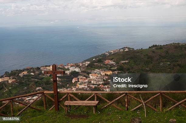 Massa Lubrense Viewpoin San Costanzocosta Sorrentina - Fotografie stock e altre immagini di Albero