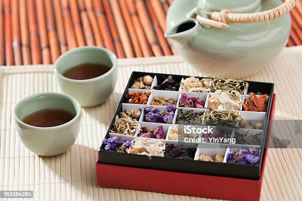 Foto de Especiais Exóticos Sabores De Chá Chinês Com Aromáticos E Ervas Para Chá e mais fotos de stock de Atividades de Fins de Semana