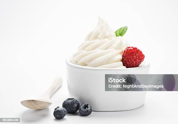 Foto de Sorvete De Máquina Frozen Yogurtxxxl e mais fotos de stock de Iogurte Congelado - Iogurte Congelado, Sorvete, Suavidade