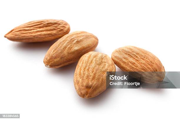 Amendoins Amêndoa - Fotografias de stock e mais imagens de Amêndoa - Amêndoa, Fundo Branco, Figura para recortar