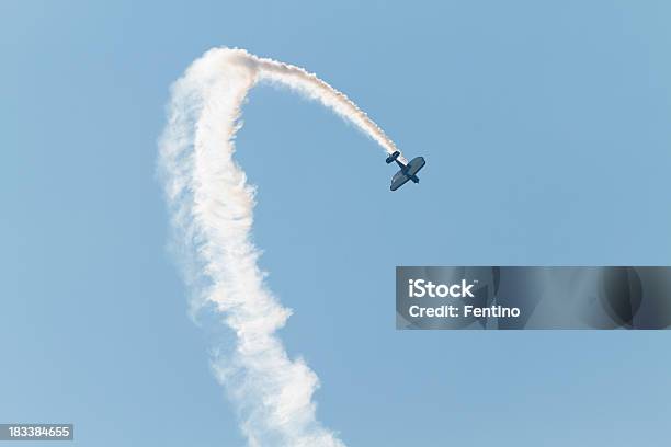 Kunstflugmaschine Upseite Stockfoto und mehr Bilder von Flugzeug - Flugzeug, Kunstflug, Kunstflugmaschine