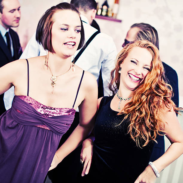 amigos bailando en una fiesta - mixed age flash fotografías e imágenes de stock