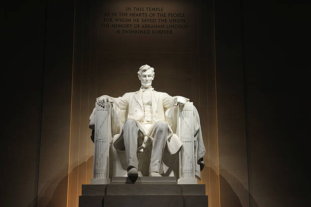 istock Statue of Lincoln 183385378