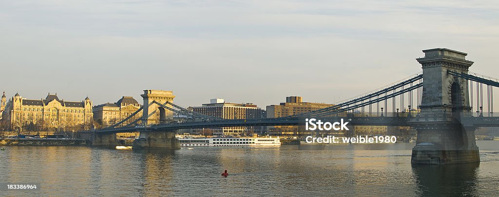 HDR Kettenbrücke in Budapest mit den Fluss Donau - Lizenzfrei Aquädukt Stock-Foto