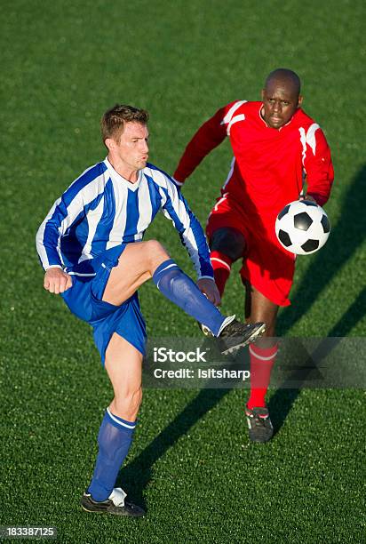 Giocatori Di Calcio - Fotografie stock e altre immagini di Adulto - Adulto, Attaccante di calcio, Attività