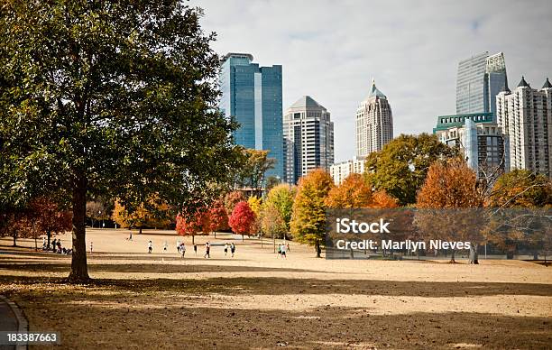 Piedmont Park Jesienią - zdjęcia stockowe i więcej obrazów Atlanta - Atlanta, Piedmont Park, Jesień