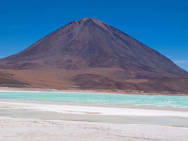 istock Volcano Salar de Uyuni, Bolivia 183387961