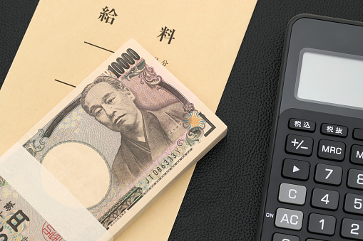 Japanese salary envelope and calculator, Translation: Salary, The banknotes are written as \