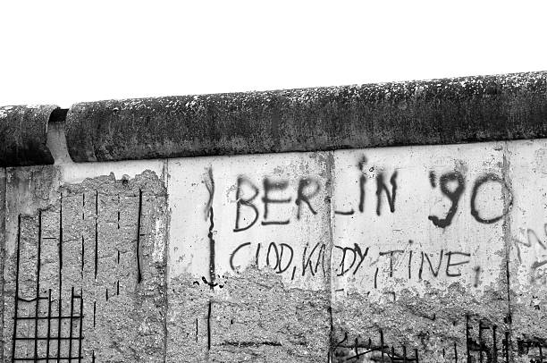 muro de berlín blanco y negro - 1980 1989 fotografías e imágenes de stock