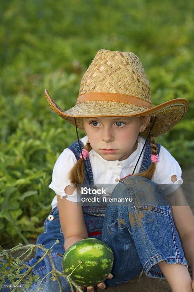 Niña en sandía Campo - Foto de stock de Adolescente libre de derechos