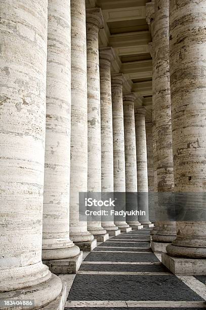 As Colunas - Fotografias de stock e mais imagens de Praça de São Pedro - Praça de São Pedro, Coluna arquitetónica, Roma - Itália