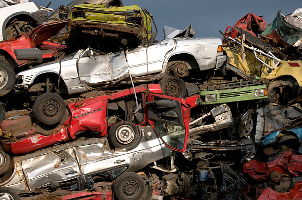 istock Pile of crushed cars 183405124