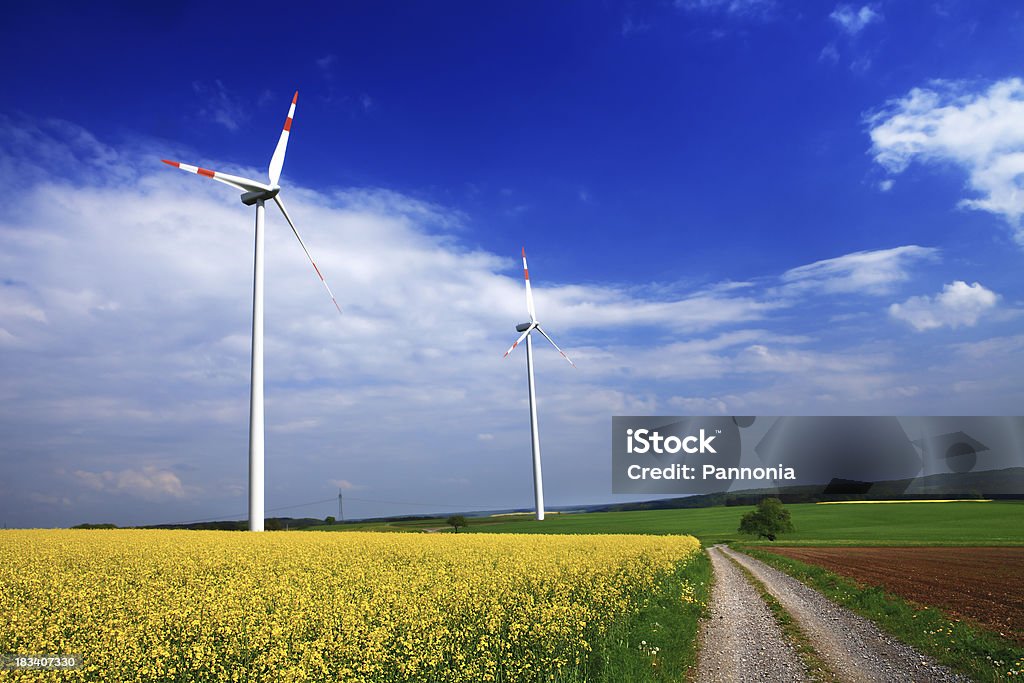 Turbina de viento en el cielo - Foto de stock de Aerogenerador libre de derechos