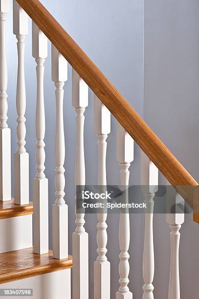 Tradicional Banister Foto de stock y más banco de imágenes de Interiores modelos - Interiores modelos, Madera - Material, Primer plano