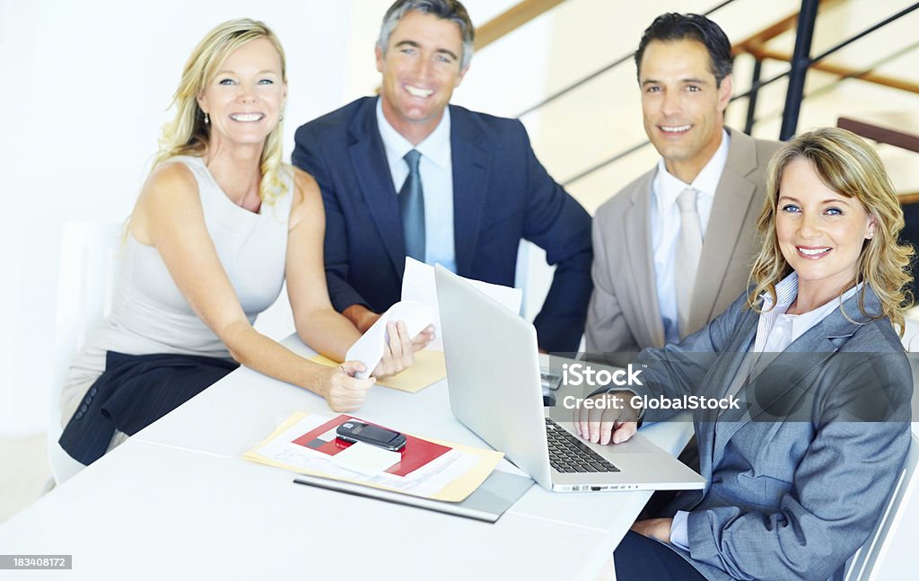 Glücklich erfolgreiche Geschäftsleute in einem meeting - Lizenzfrei Arbeitskollege Stock-Foto