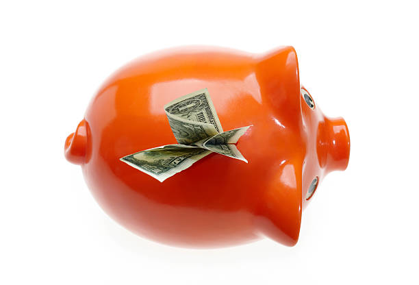 arancio piggybank con dollari fotografia da studio - currency us currency ten dollar bill studio shot foto e immagini stock