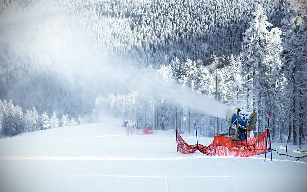 제설기 - ski slope mist snowgun electric fan 뉴스 사진 이미지