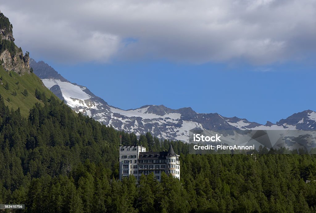 Szwajcarska luksusowy Hotel - Zbiór zdjęć royalty-free (Kurort turystyczny)