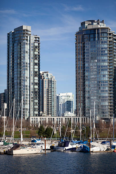 ванкуверская гавань и видом на береговую линию - vancouver harbor vancouver harbor marina стоковые фото и изображения