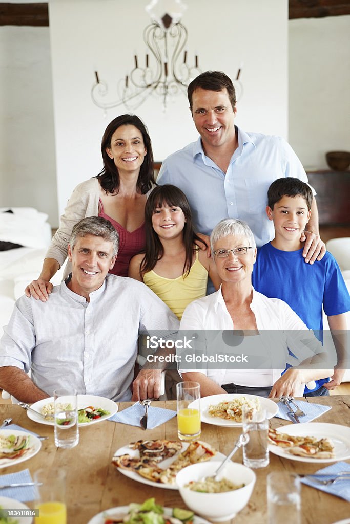 Jolly family dîner - Photo de Adulte libre de droits