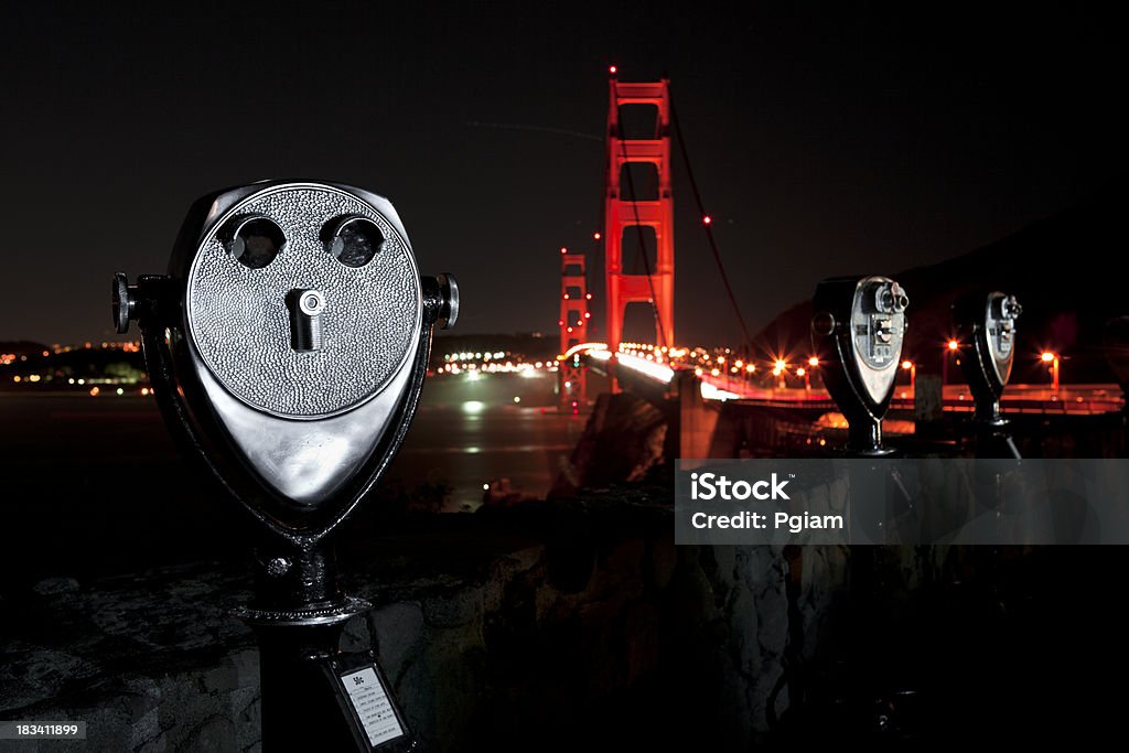 Golden Gate Bridge à noite - Foto de stock de Assistindo royalty-free