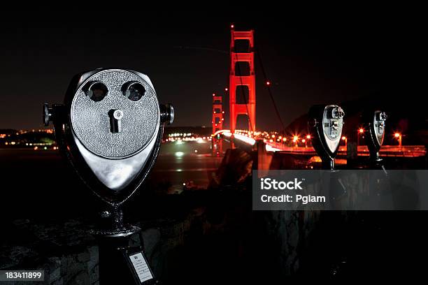 Foto de Golden Gate Bridge À Noite e mais fotos de stock de Assistindo - Assistindo, Binóculos, Califórnia