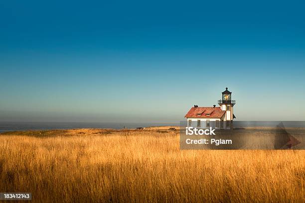 Пункт Cabrillo Маяк Калифорния — стоковые фотографии и другие картинки Без людей - Без людей, Береговая линия, Вода