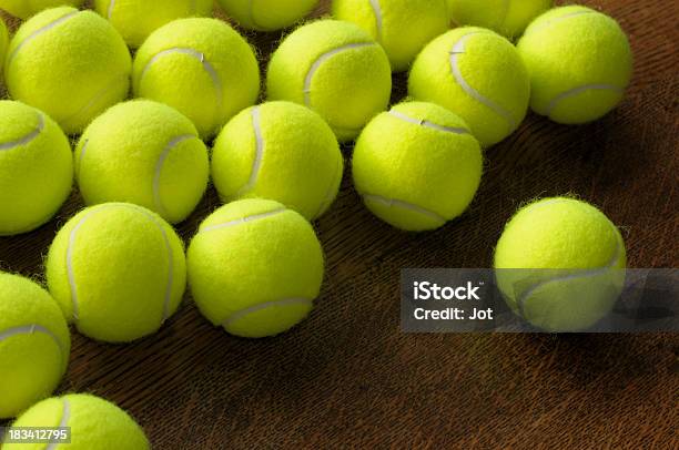 Pelotas De Tenis De Mesa Foto de stock y más banco de imágenes de Bola de Tenis - Bola de Tenis, Deporte, Fotografía - Imágenes