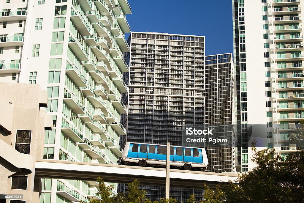 Transporte de tranvía en Miami, Florida - Foto de stock de Andén de estación de tren libre de derechos