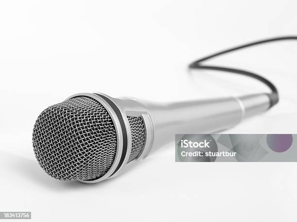Srebrny Mikrofon - zdjęcia stockowe i więcej obrazów Bez ludzi - Bez ludzi, Białe tło, Biały
