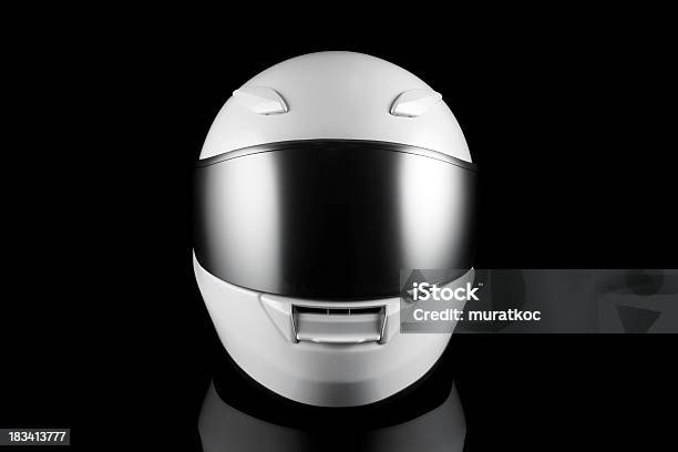 Белый Мотоцикл Шлем — стоковые фотографии и другие картинки Чёрный фон - Чёрный фон, Защитный шлем, Каска
