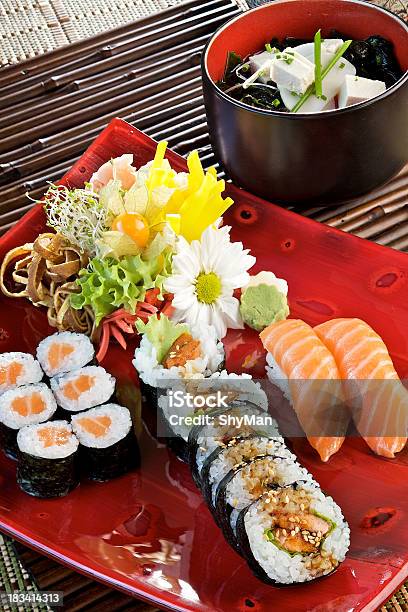 Sushi Set Stockfoto und mehr Bilder von Fisch - Fisch, Fische und Meeresfrüchte, Fotografie