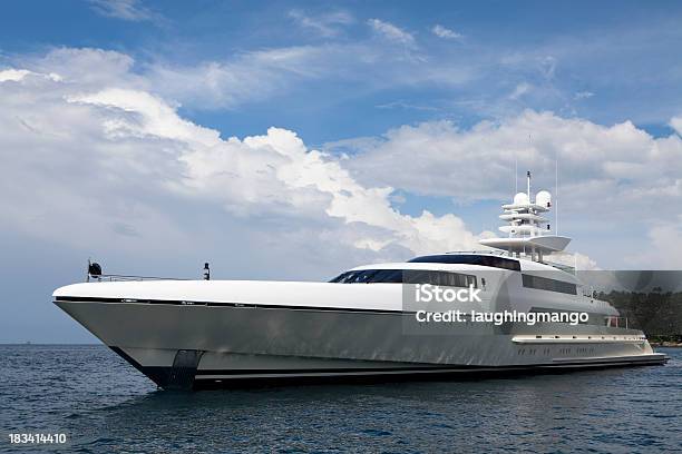 Yacht Di Lusso - Fotografie stock e altre immagini di Acqua - Acqua, Andare in barca a vela, Aspirazione