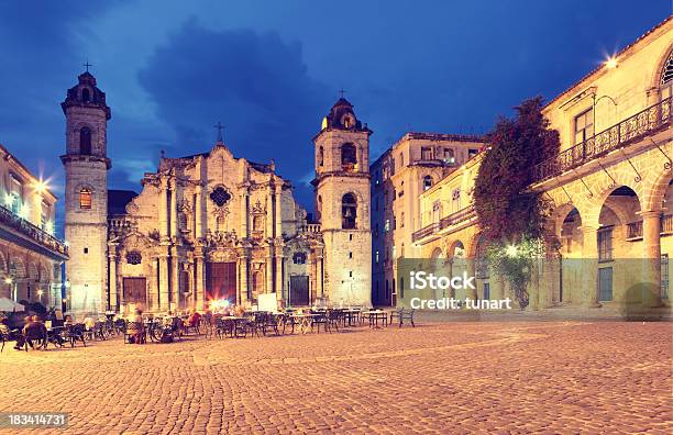 Plaza De La Catedral Habana Cuba Foto de stock y más banco de imágenes de Aire libre - Aire libre, Arquitectura, Catedral