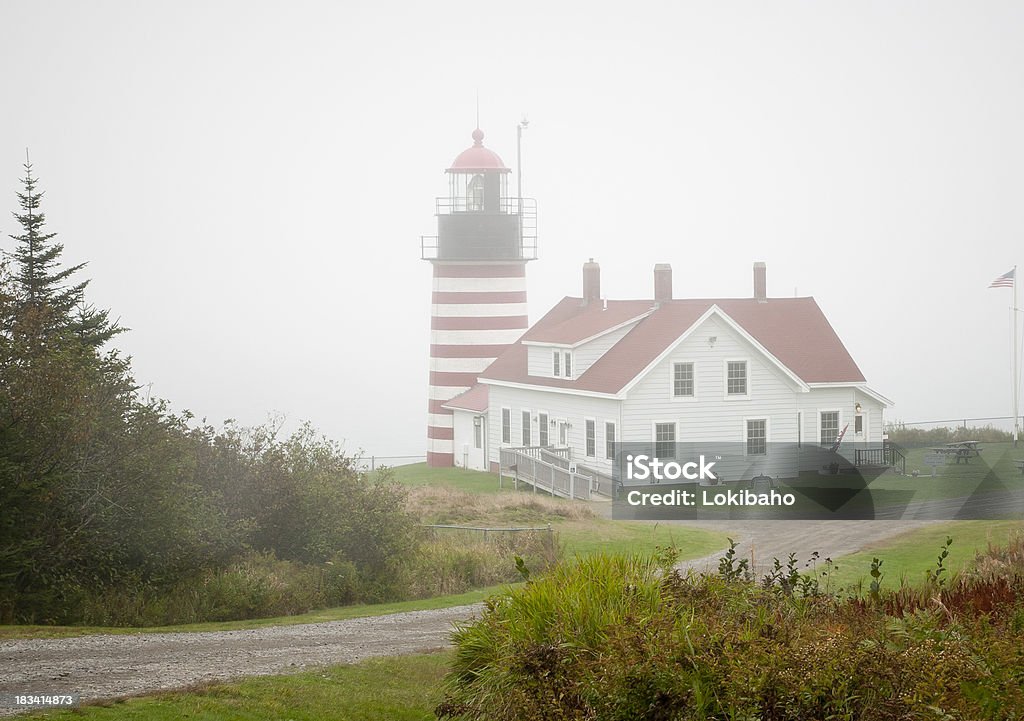 Foggy Quoddy Head Lighthouse - Foto de stock de Oeste royalty-free