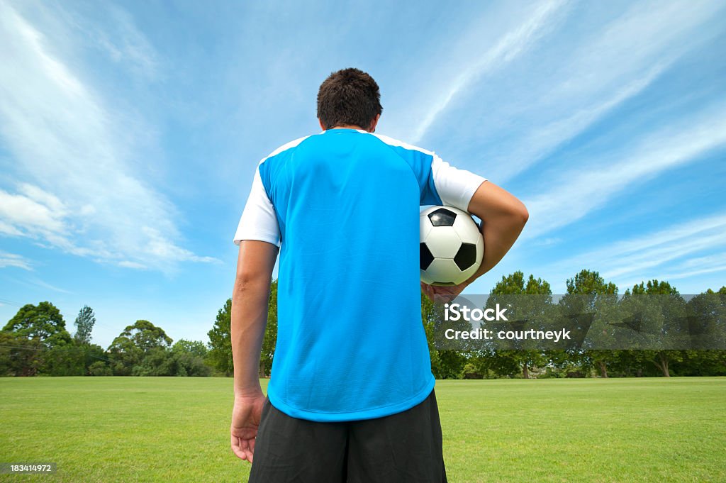 Jogador de futebol com uma bola - Foto de stock de 25-30 Anos royalty-free