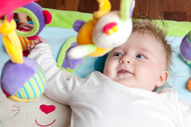 istock Baby girl playing 183415185