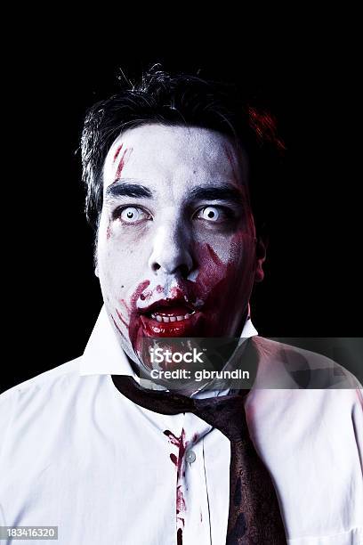 Escuro Zombie Cobertas Com Sangue - Fotografias de stock e mais imagens de Adulto - Adulto, Apodrecer, Assustador