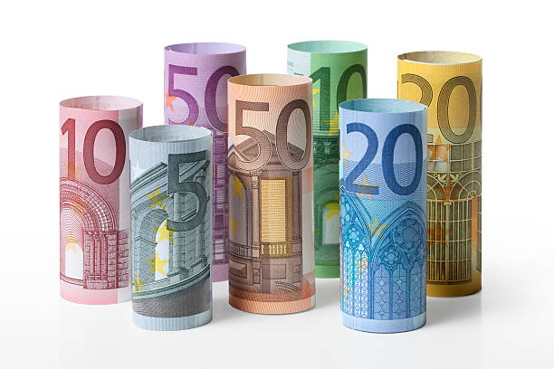 rolo de notas de euro - five hundred euro banknote imagens e fotografias de stock