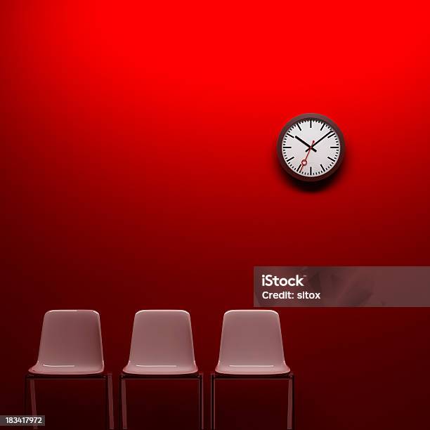 Sala De Espera Foto de stock y más banco de imágenes de Rojo - Rojo, Reloj, Pared