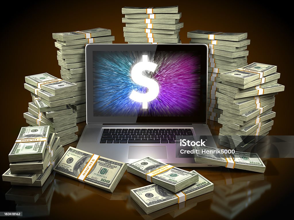 Доллар банкноты и ноутбук: Сделать деньги онлайн-Обтравка - Стоковые фото 100 роялти-фри