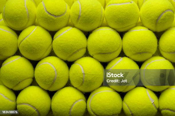 Cuadrícula De Pelotas De Tenis Foto de stock y más banco de imágenes de Amarillo - Color - Amarillo - Color, Arreglo, Bola de Tenis