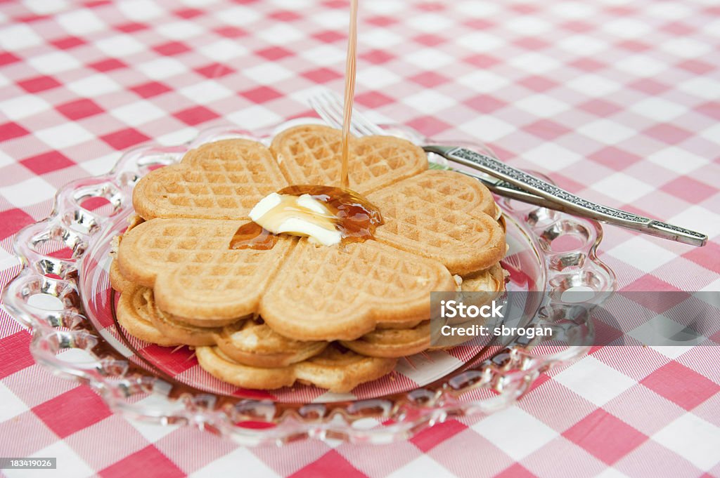 Herzförmiger Waffeln und Sirup - Lizenzfrei Butter Stock-Foto